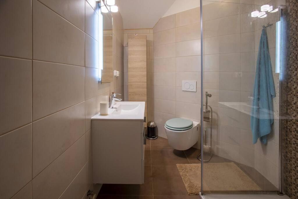 7 Bedroom Secluded Villa Close To Prague Ricany  Exterior photo