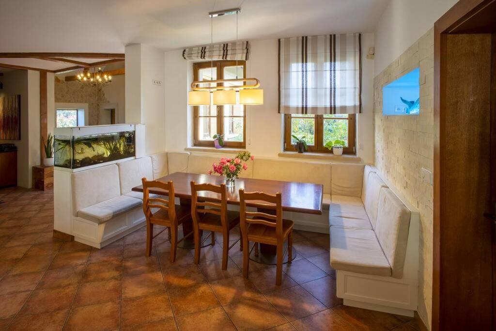 7 Bedroom Secluded Villa Close To Prague Ricany  Exterior photo